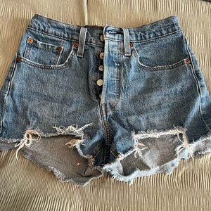 Levi’s button fly 501 shorts size 26